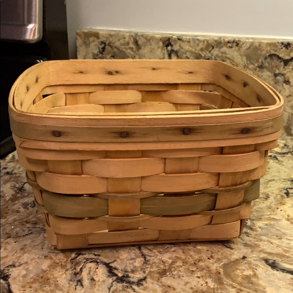 Longaberger classic Basket.  Vintage 1986.